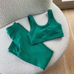 Alo Yoga Lounge Set in Green, Size XS/S!
